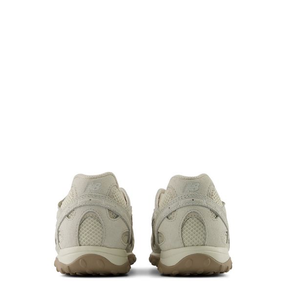 New Balance 204V