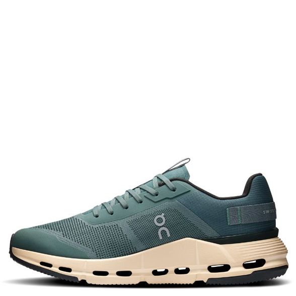On M' Cloudnova Form 2 TT