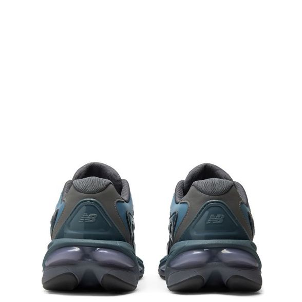 New Balance 983