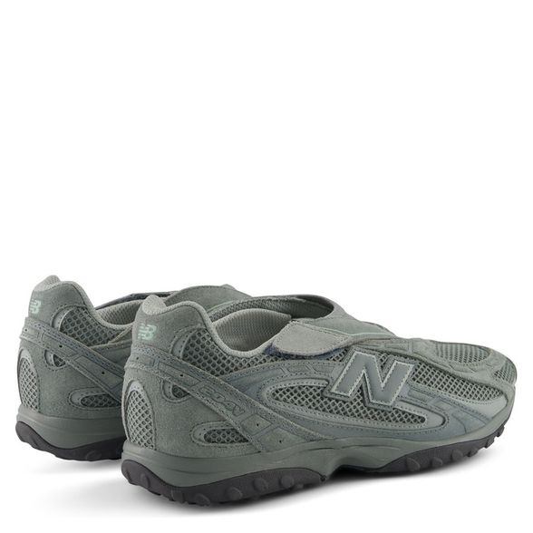 New Balance 204V